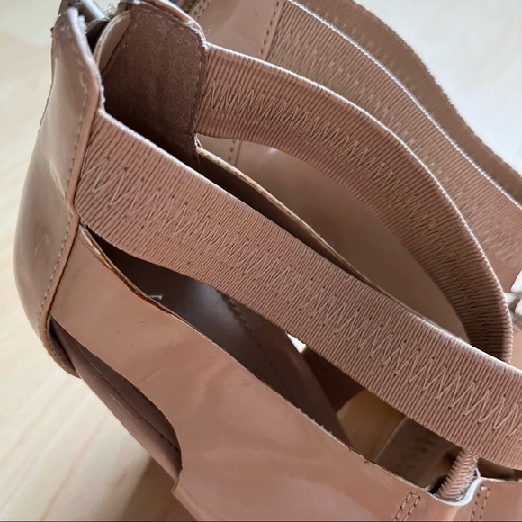 Aldo Cream Elastic Strappy Triangle Chunky Heels Size 7 - Picture 3 of 12